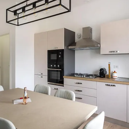 Arya's Corner By The - Parcheggio - Vista * Arona