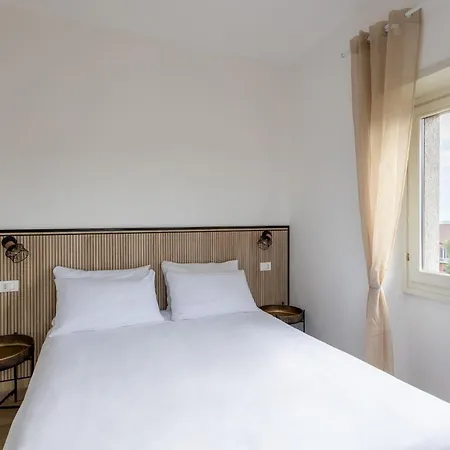 Arya's Corner By The - Parcheggio - Vista