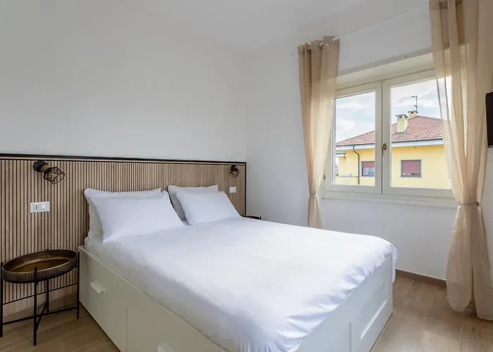 Arya's Corner By The - Parcheggio - Vista Apartman Arona