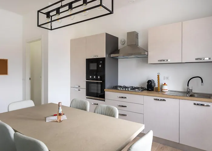 Arya's Corner By The - Parcheggio - Vista * Arona