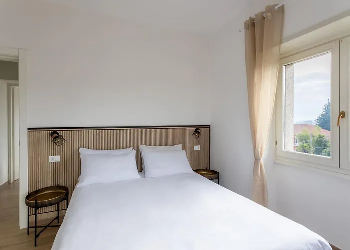 Arya's Corner By The - Parcheggio - Vista